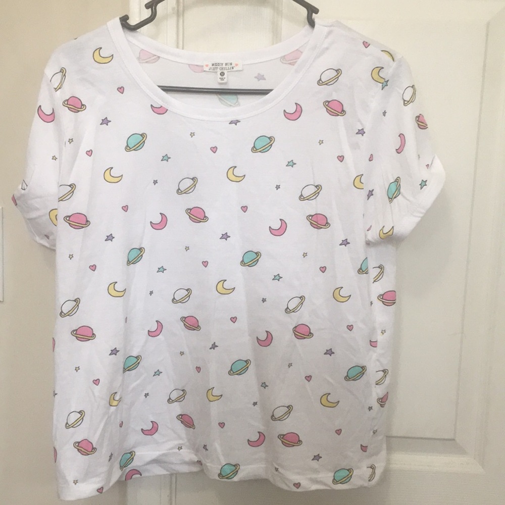 Fitted white space tee